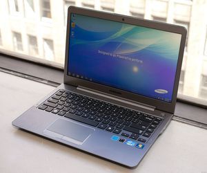 Specification of Acer Aspire E1-472P-6860 rival: Samsung Series 5 Ultrabook 530U4BI.