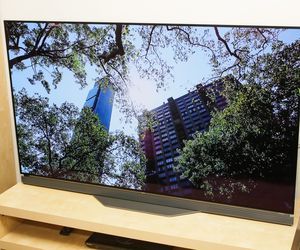 Specification of Samsung UN65KS8000 rival: LG OLED55E6P.