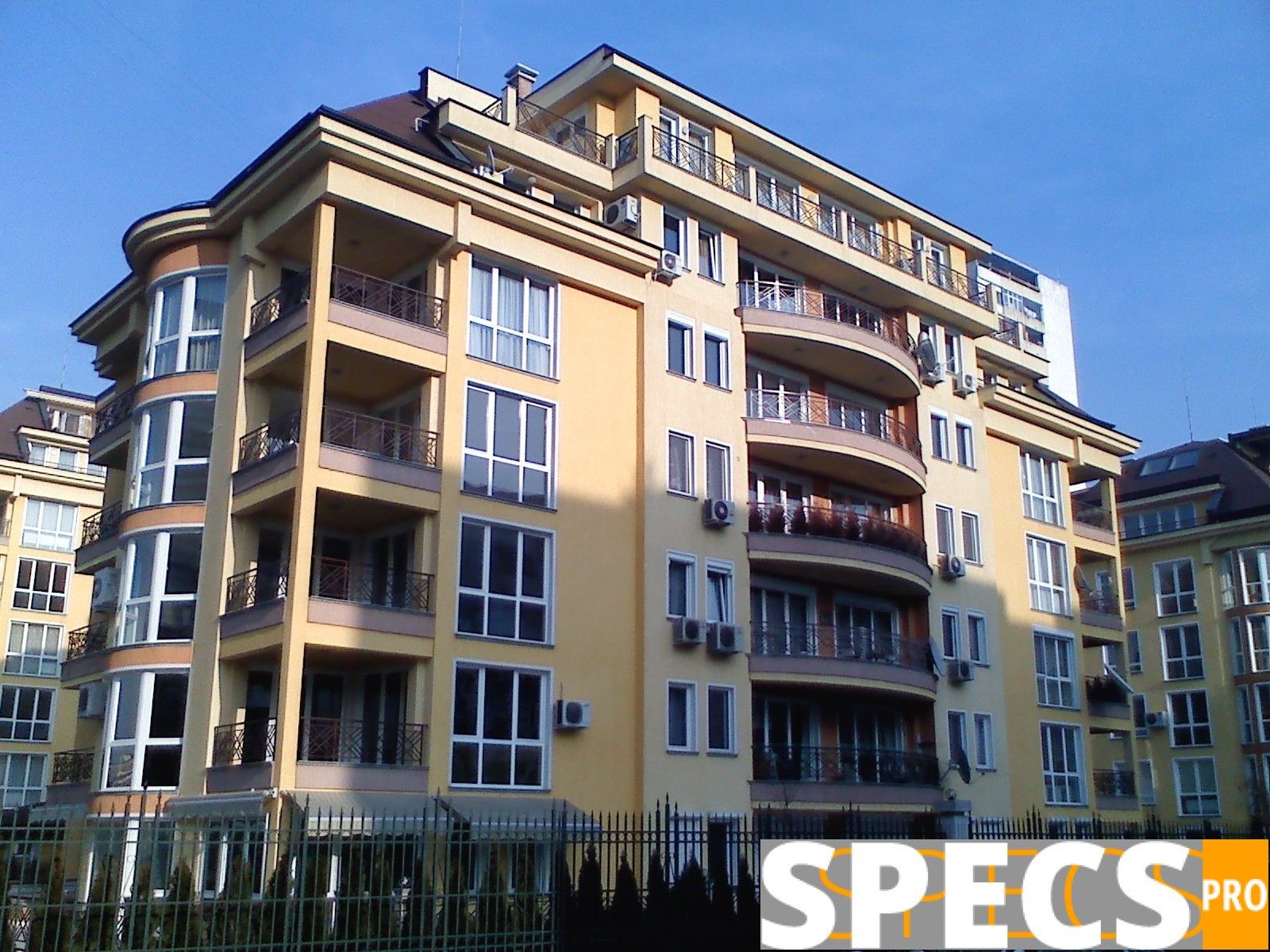 LG KS20 specs and prices. KS20 comparison with rivals.