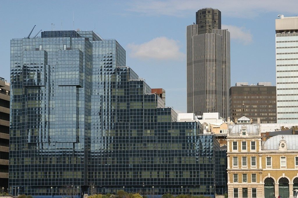 Canon EOS D60 specs and prices. Canon EOS D60 comparison with rivals.