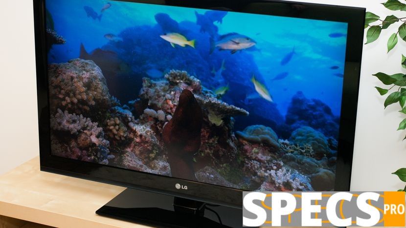LG 42CS560 specs and prices, comparison with rivals.