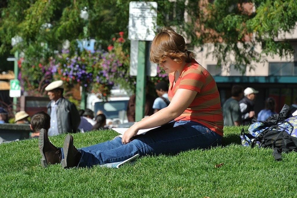 Nikon 1 J1 specs and prices. Nikon 1 J1 comparison with rivals.