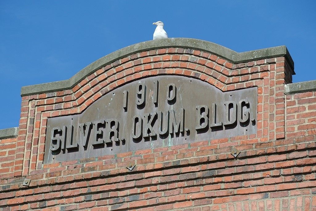 Nikon 1 J1 specs and prices. Nikon 1 J1 comparison with rivals.