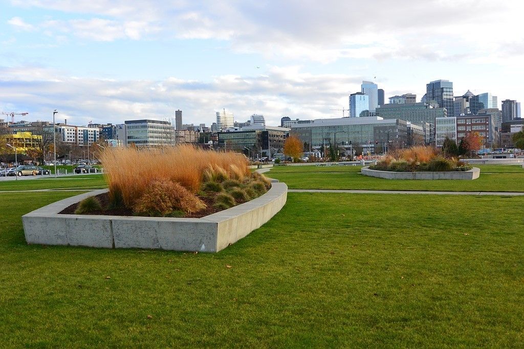 Nikon 1 J3 specs and prices. Nikon 1 J3 comparison with rivals.