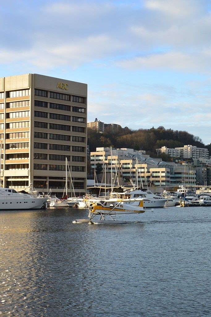 Nikon 1 J3 specs and prices. Nikon 1 J3 comparison with rivals.