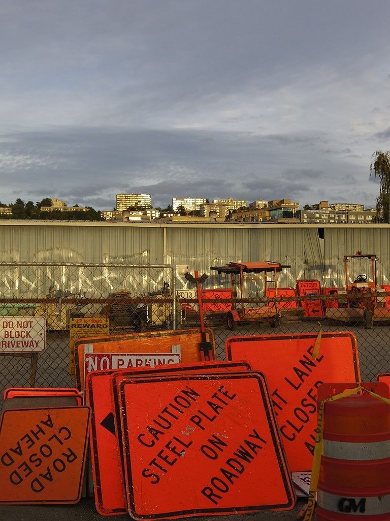 Pentax Q specs and prices. Pentax Q comparison with rivals.